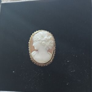 Vintage Cameo Ring with Gold Accents
